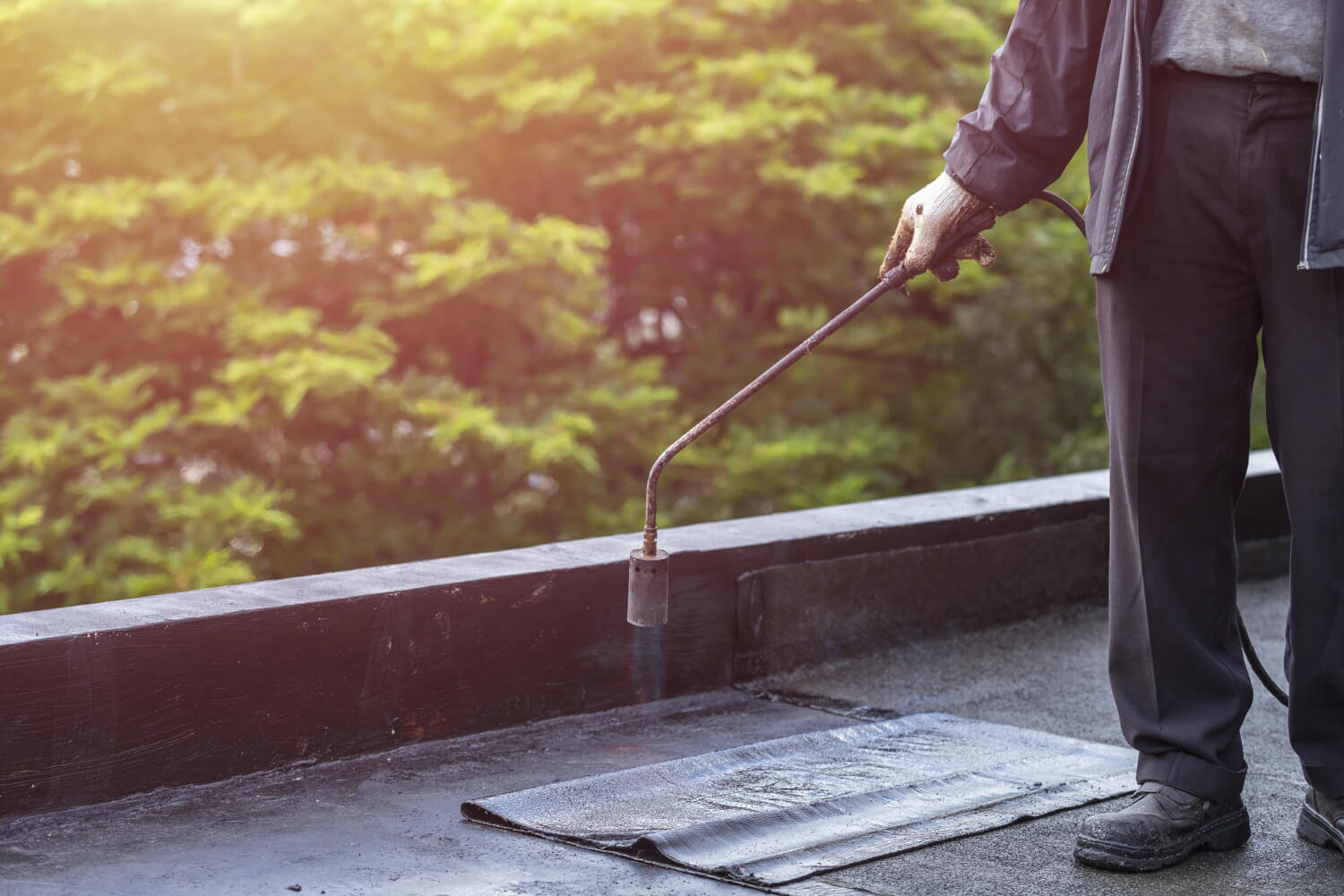 asia-worker-installing-tar-foil-rooftop (1)